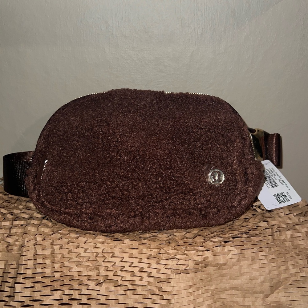 NWT Lululemon Everywhere Fleece Belt Bag in Brown Earth with Gold hardware 1L